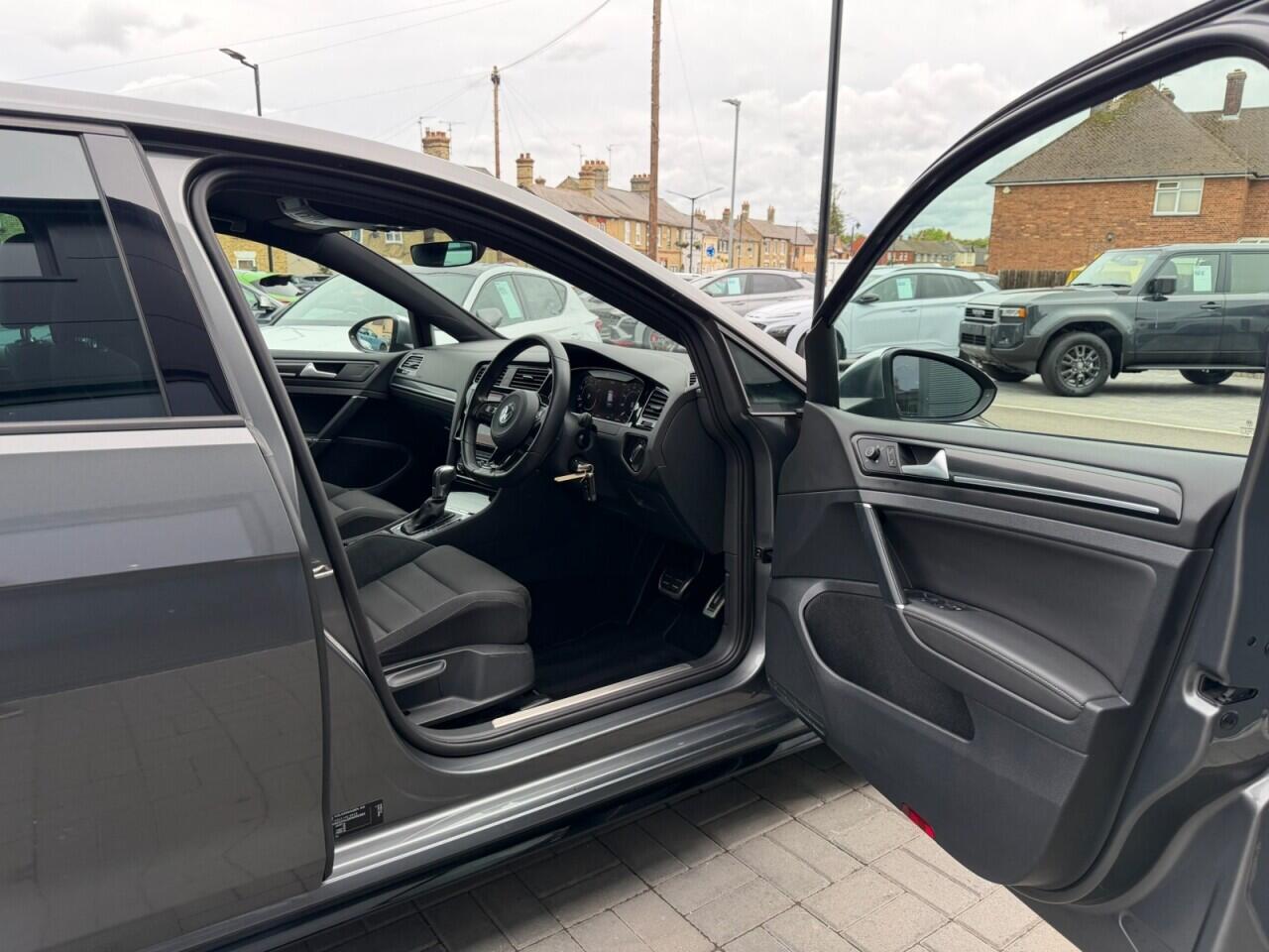 Volkswagen Golf view 19
