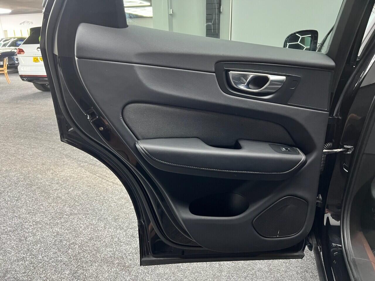 Volvo XC60 view 39