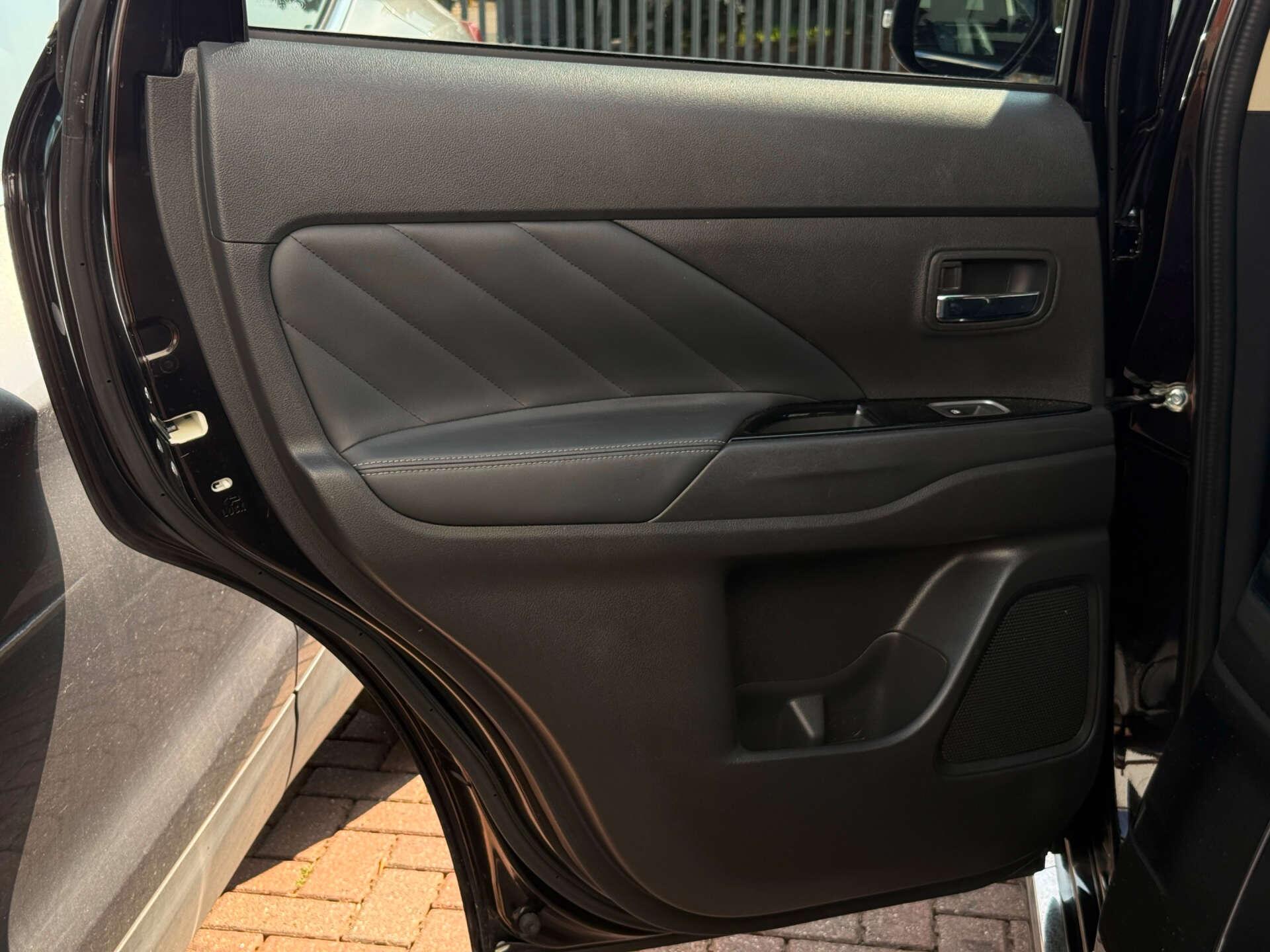 Mitsubishi Outlander view 31