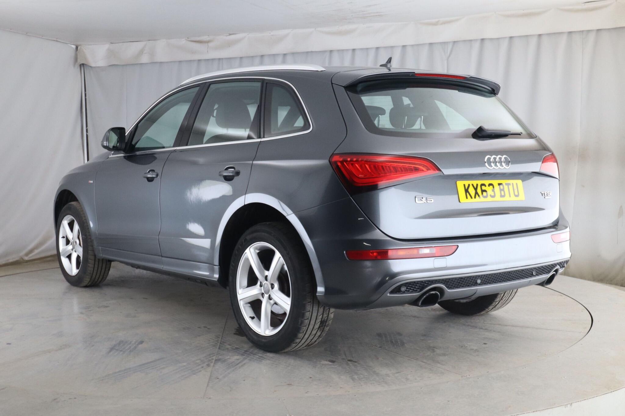 Audi Q5 view 3