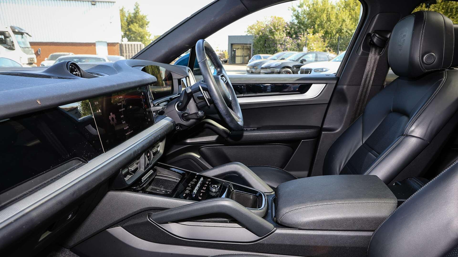 Porsche Cayenne view 13