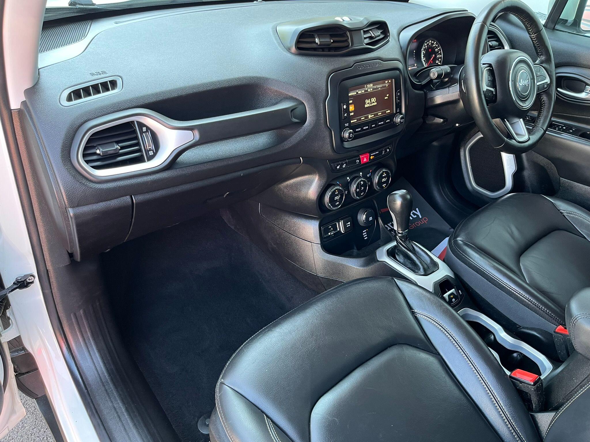 Jeep Renegade view 30