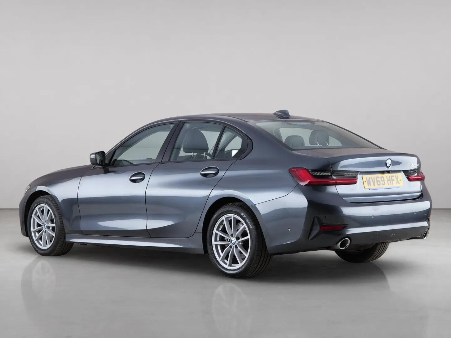 BMW 3 Series view 6
