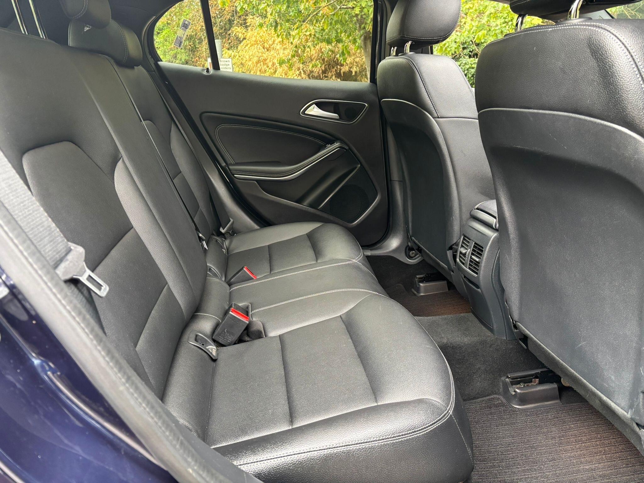 Mercedes-Benz GLA view 23