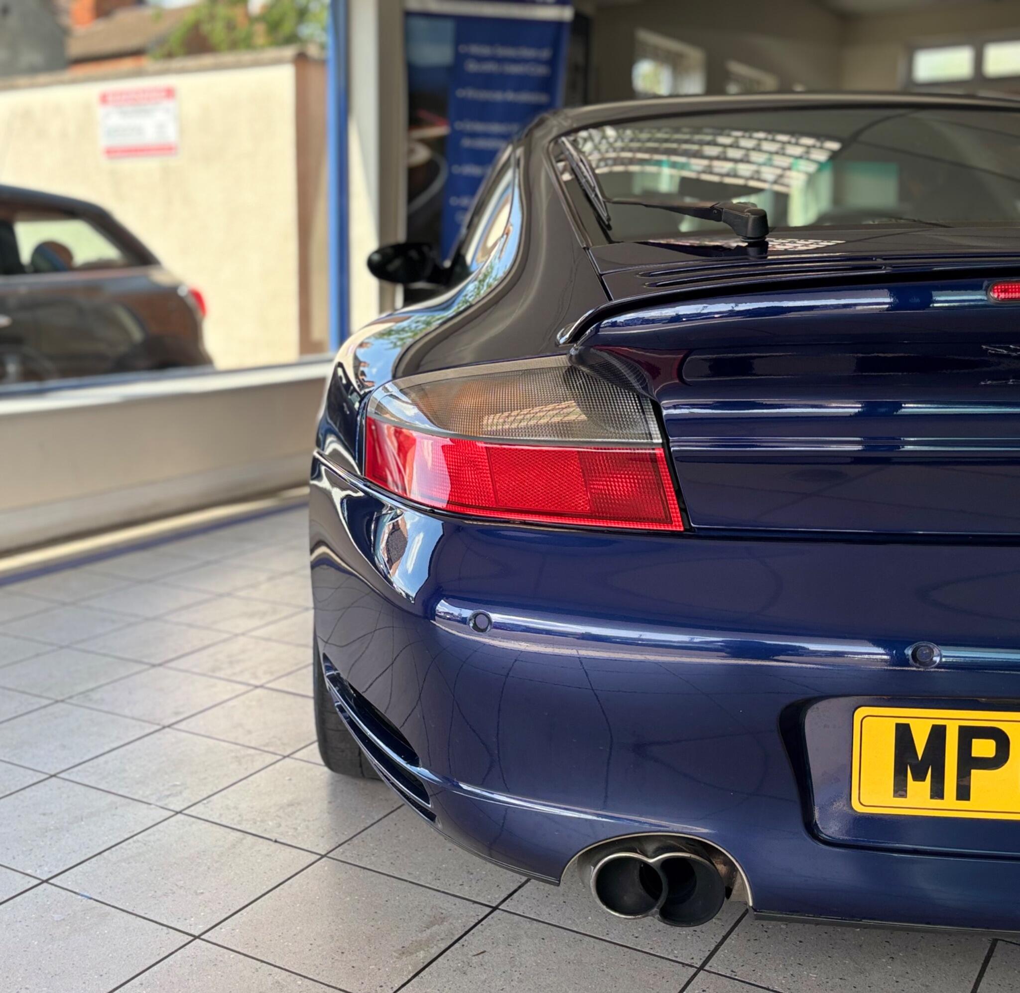 Porsche 911 view 25