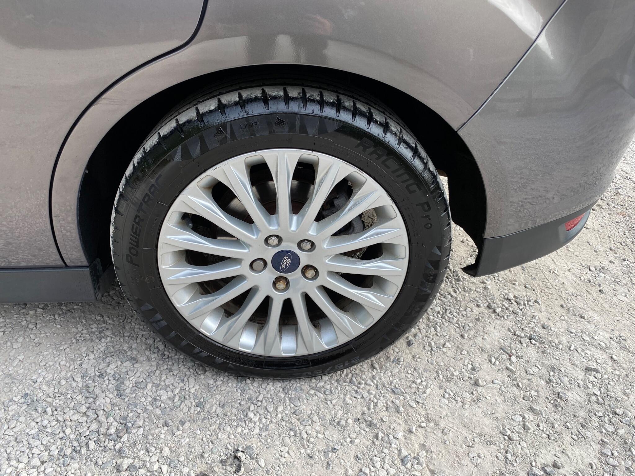 Ford Grand C-Max view 36