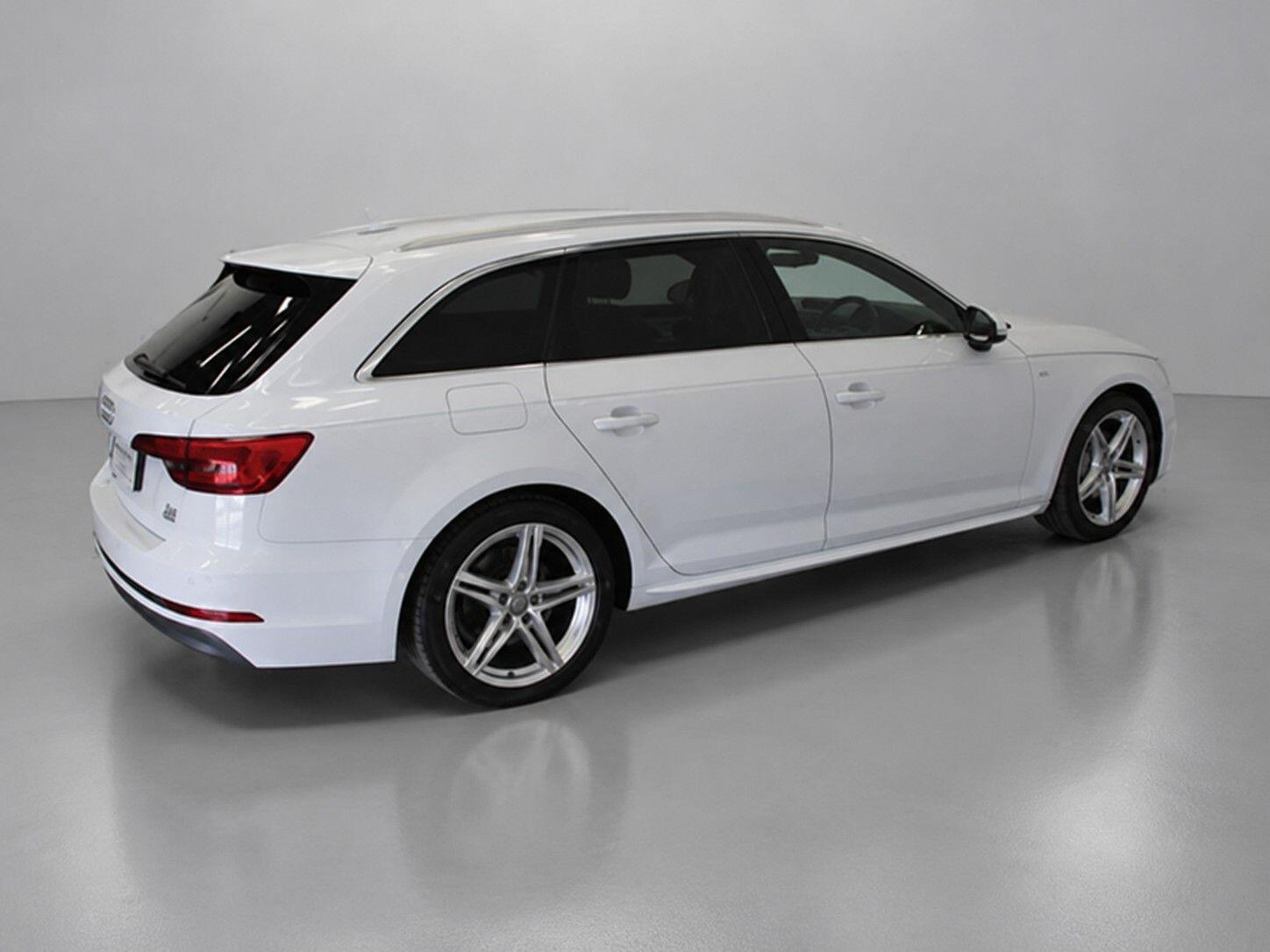 Audi A4 view 11