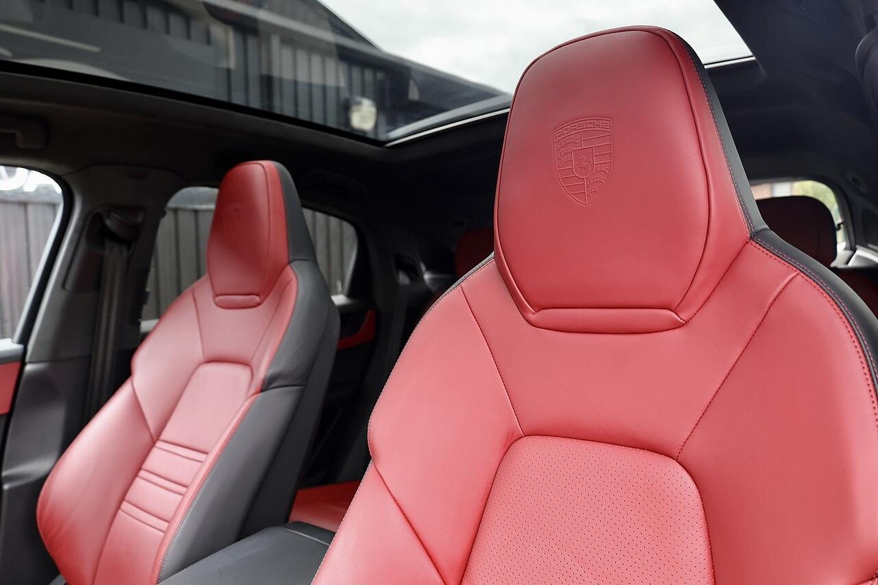 Porsche Cayenne view 27