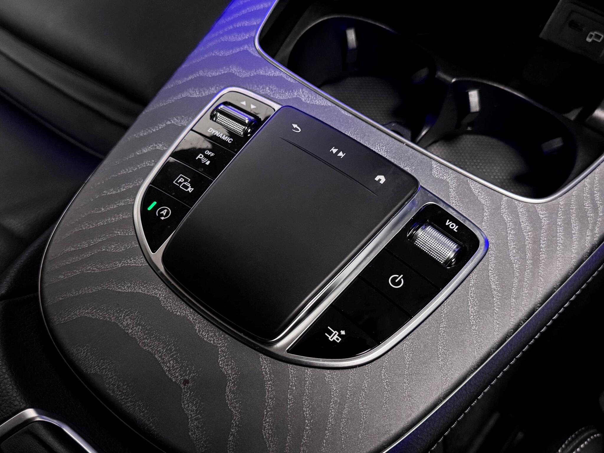 Mercedes-Benz E-Class view 28