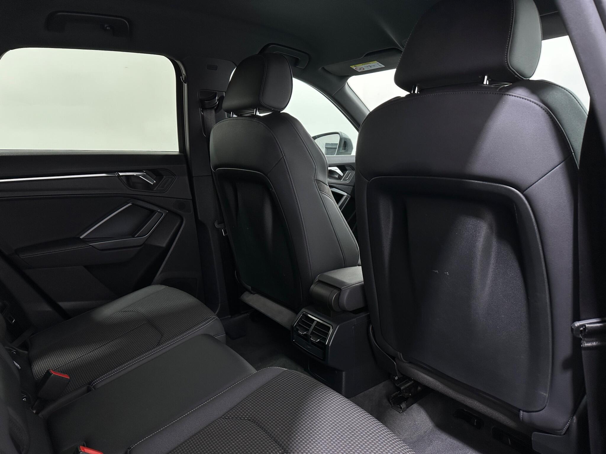 Audi Q3 view 40