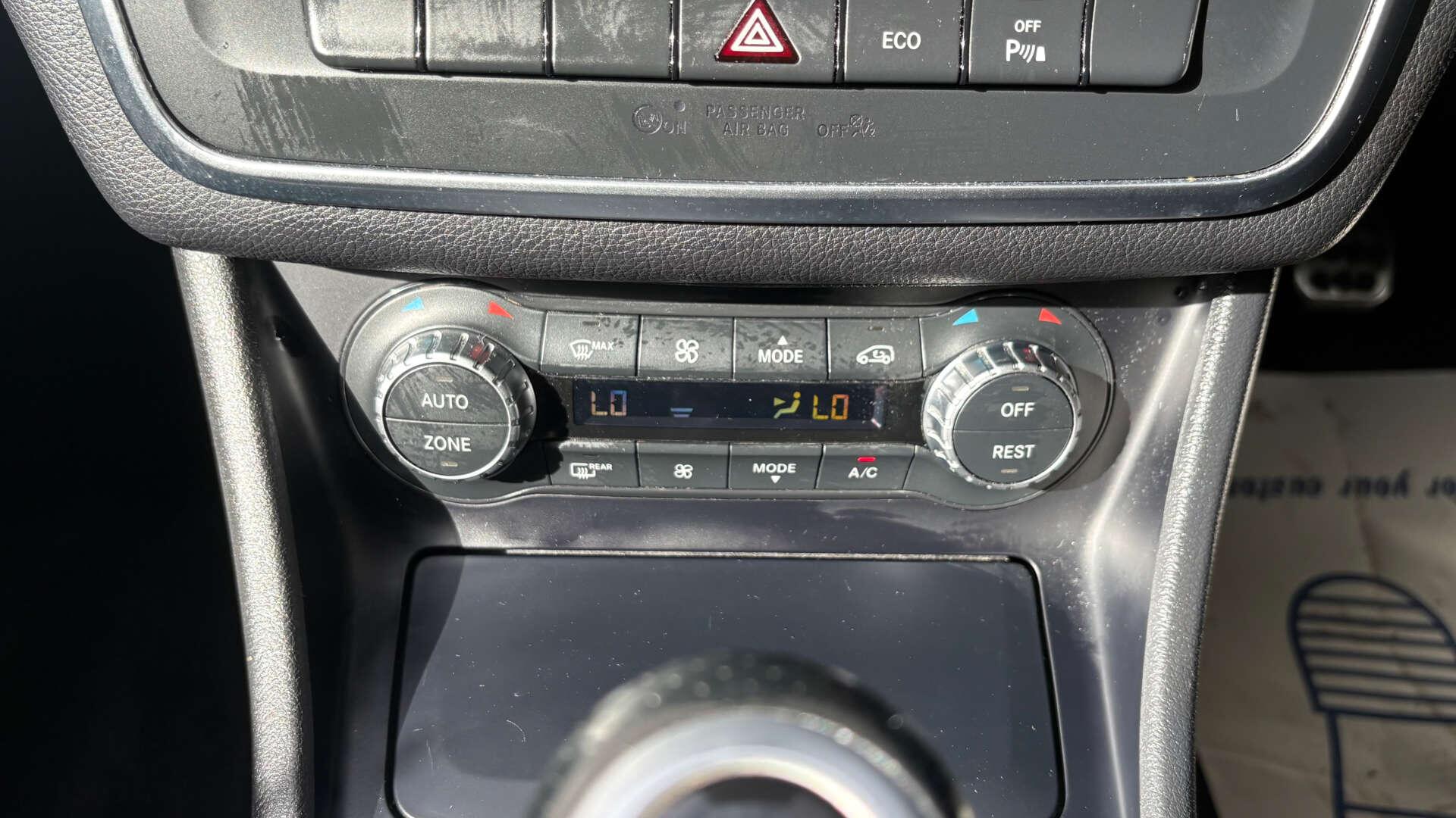 Mercedes-Benz Cla view 27