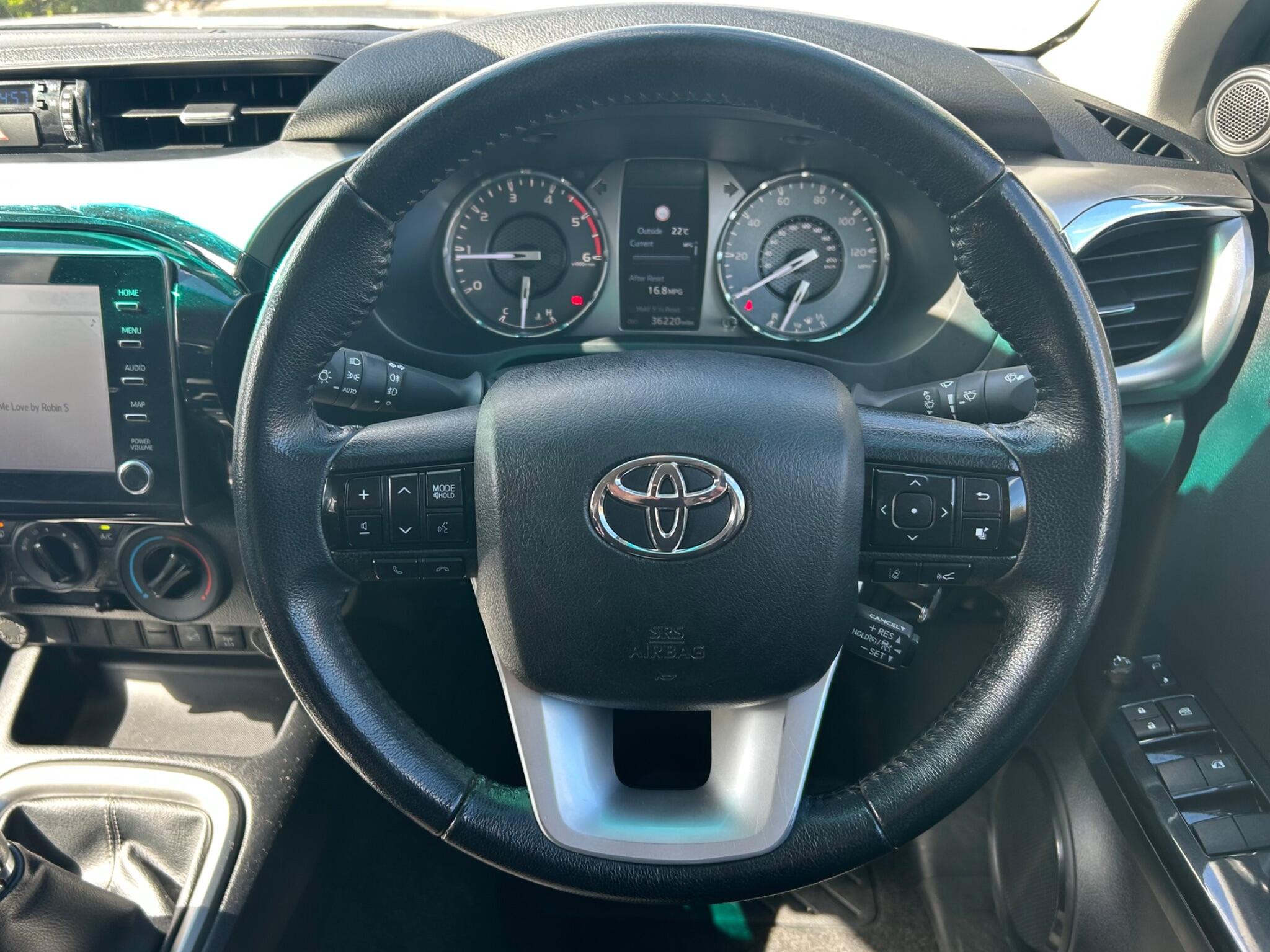 Toyota Hilux view 21