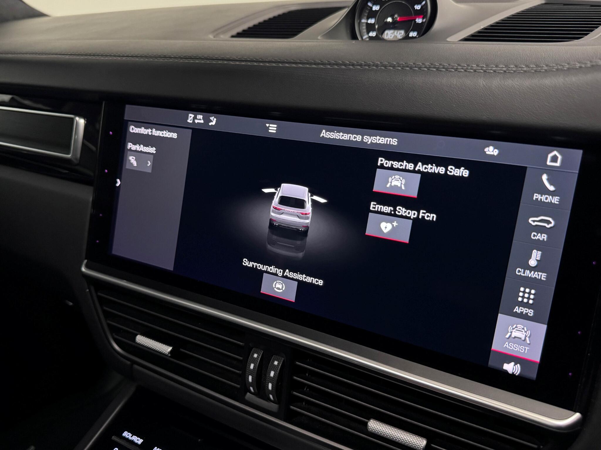 Porsche Cayenne view 75