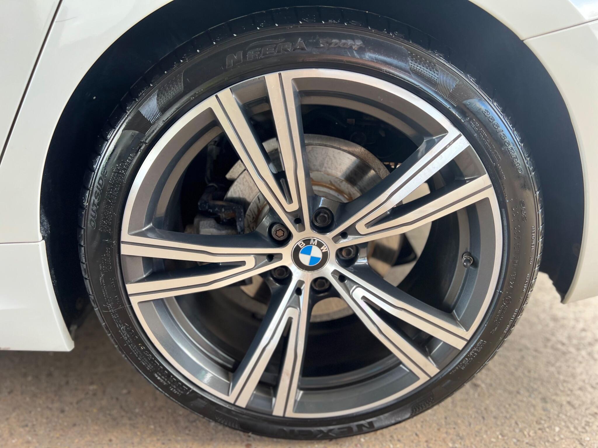 BMW 3 Series view 24
