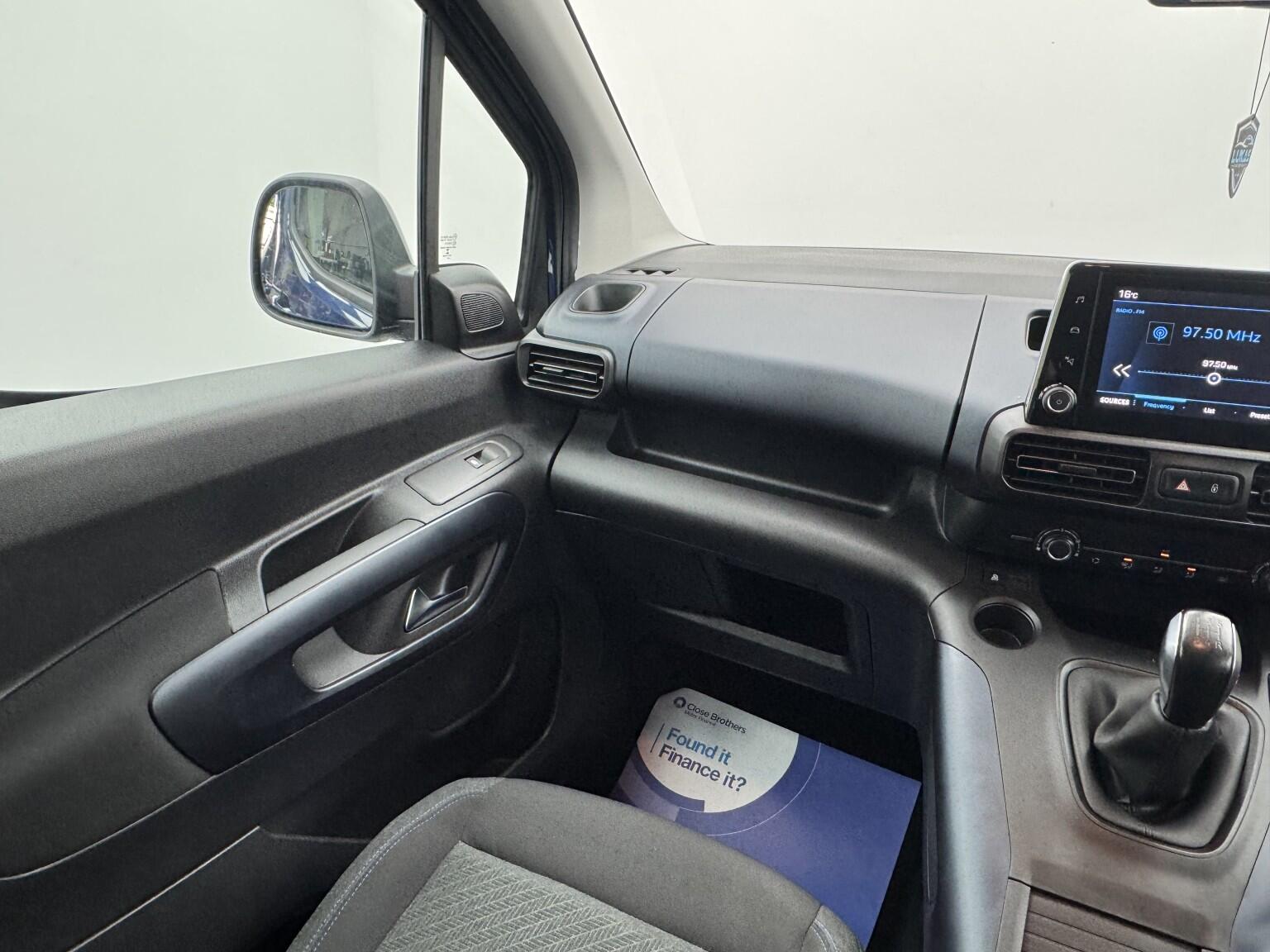 Peugeot Rifter view 33