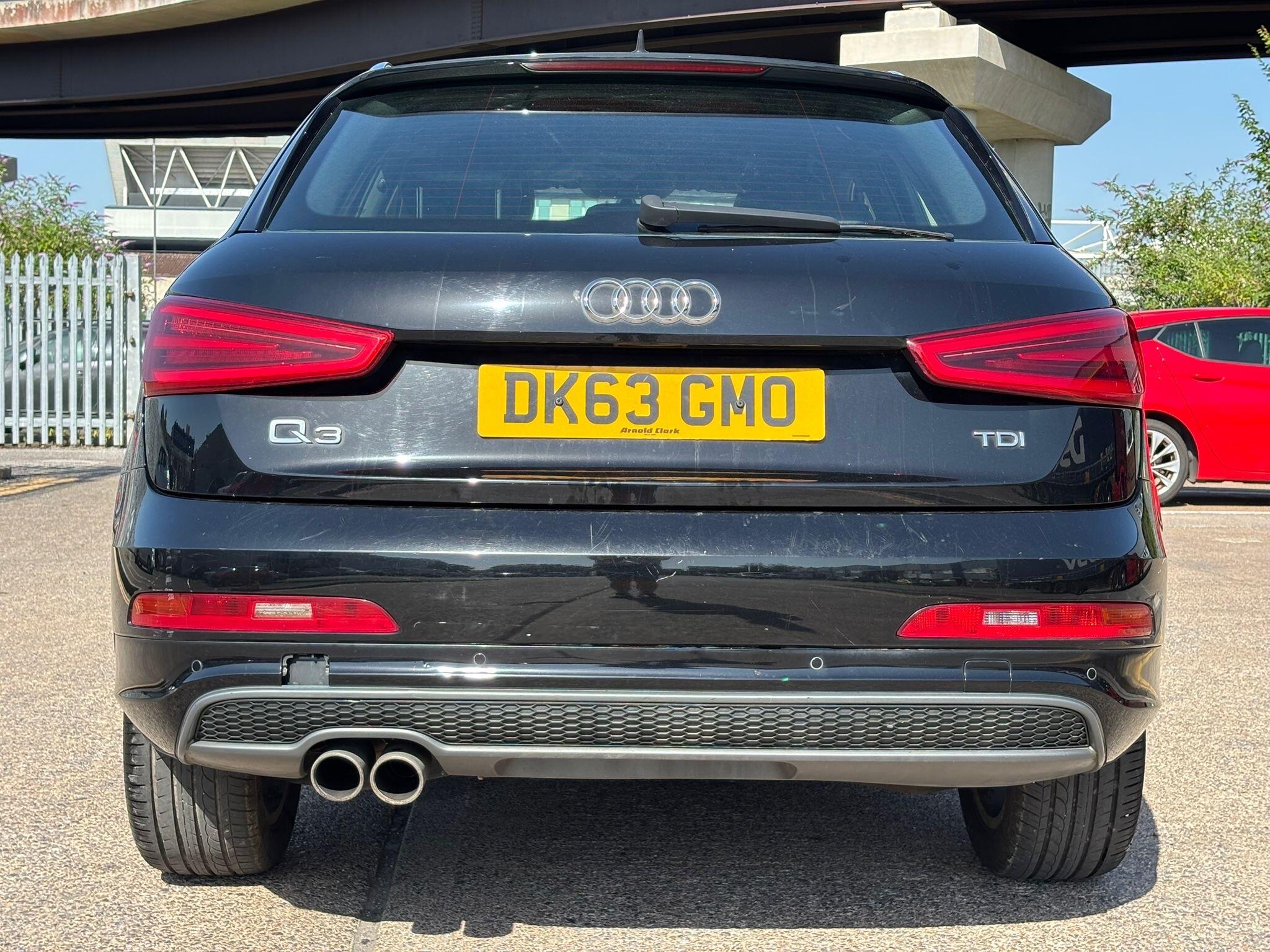 Audi Q3 view 12