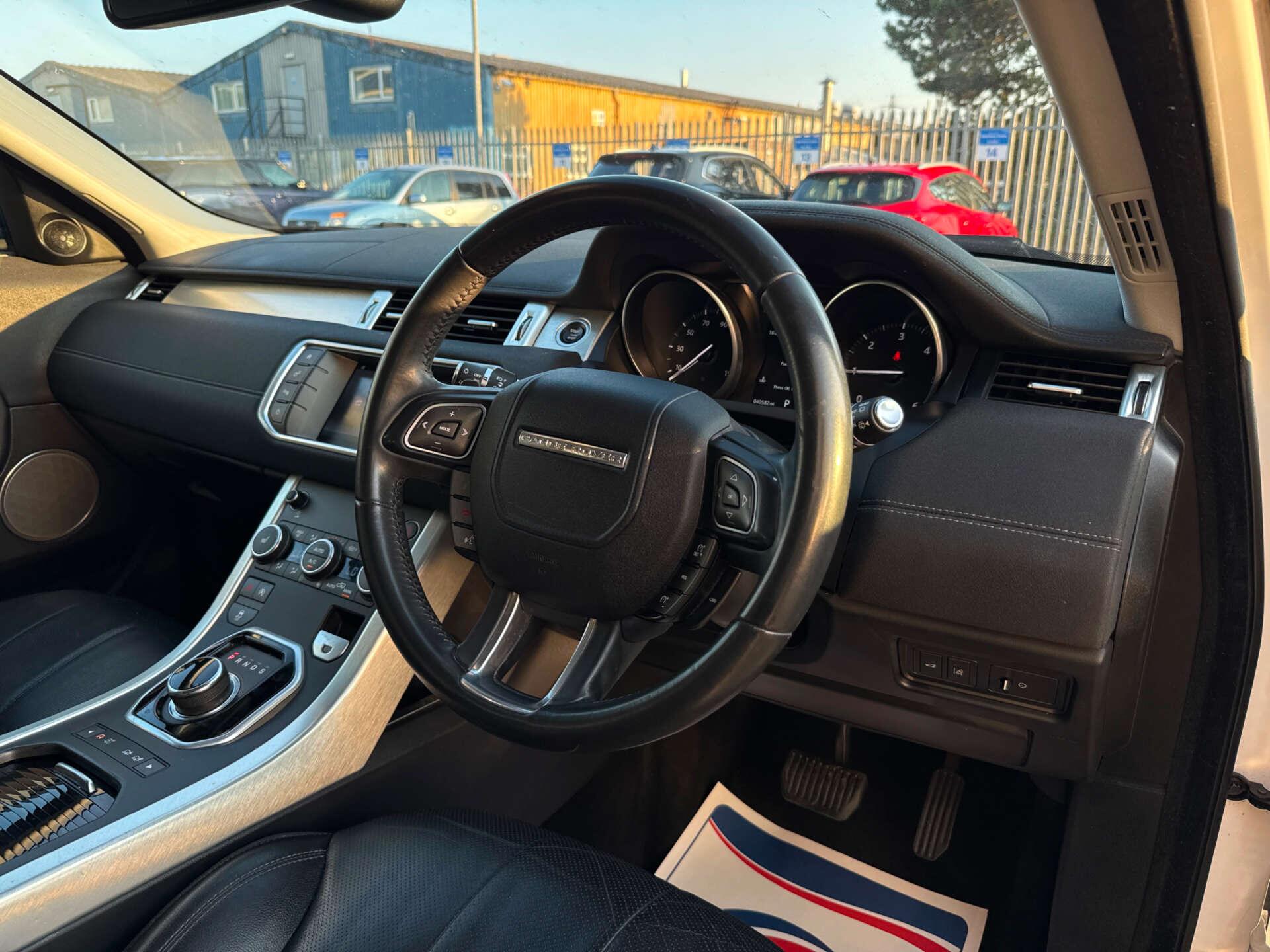Land Rover Range Rover Evoque view 17