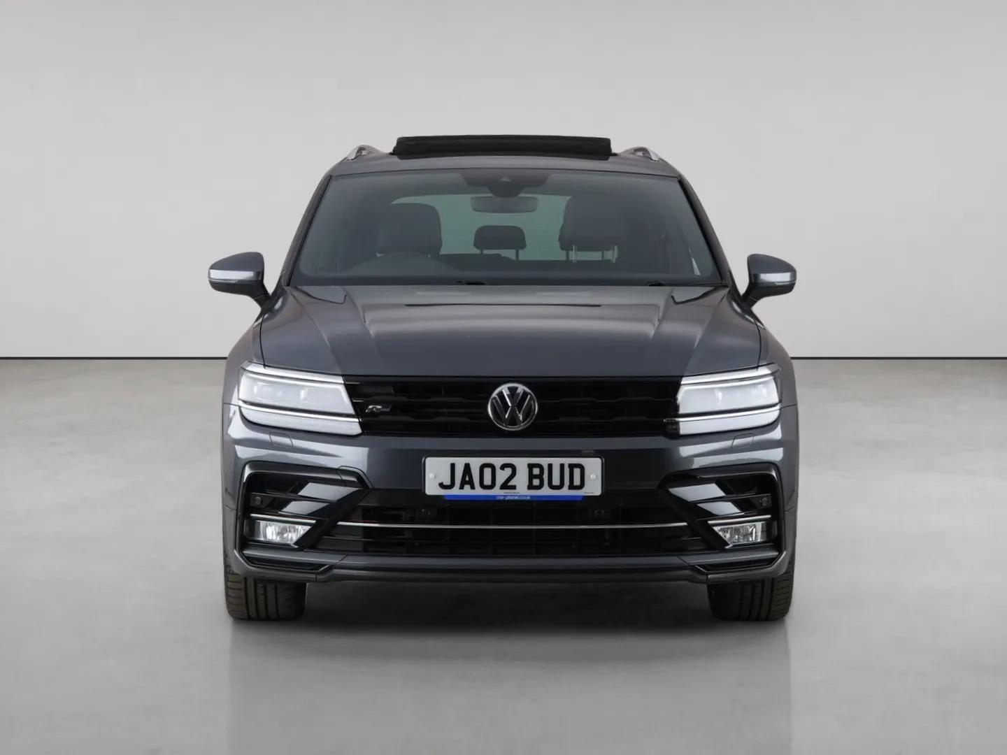 Volkswagen Tiguan view 4