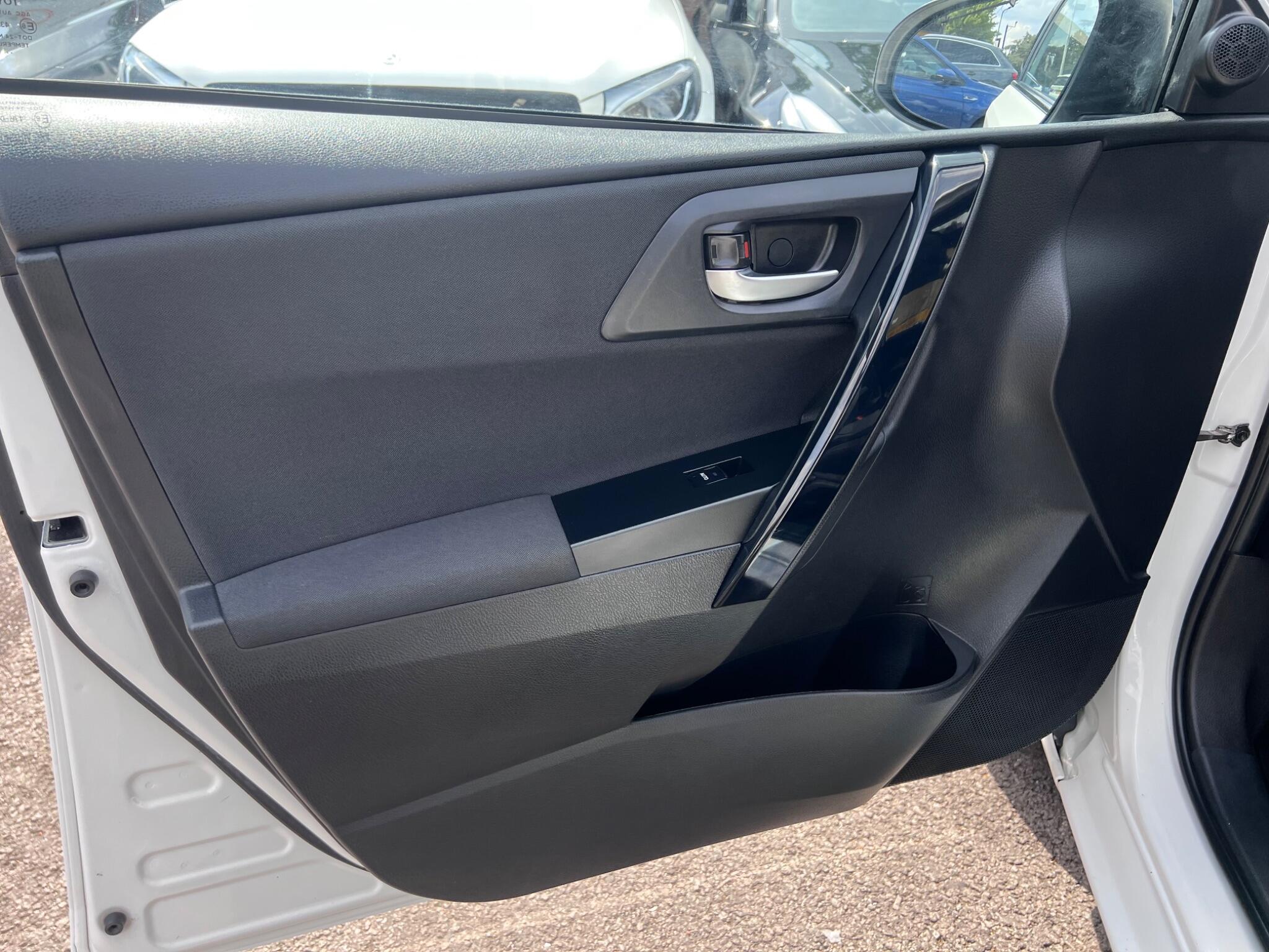 Toyota Auris view 31