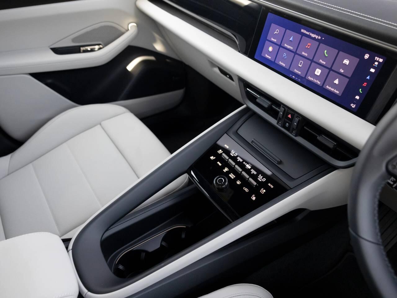Porsche Macan view 65