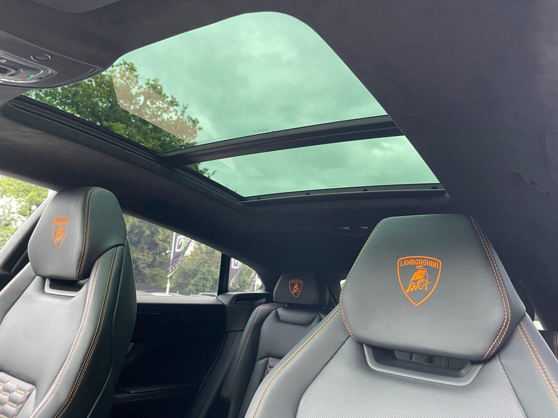 Lamborghini Urus view 3