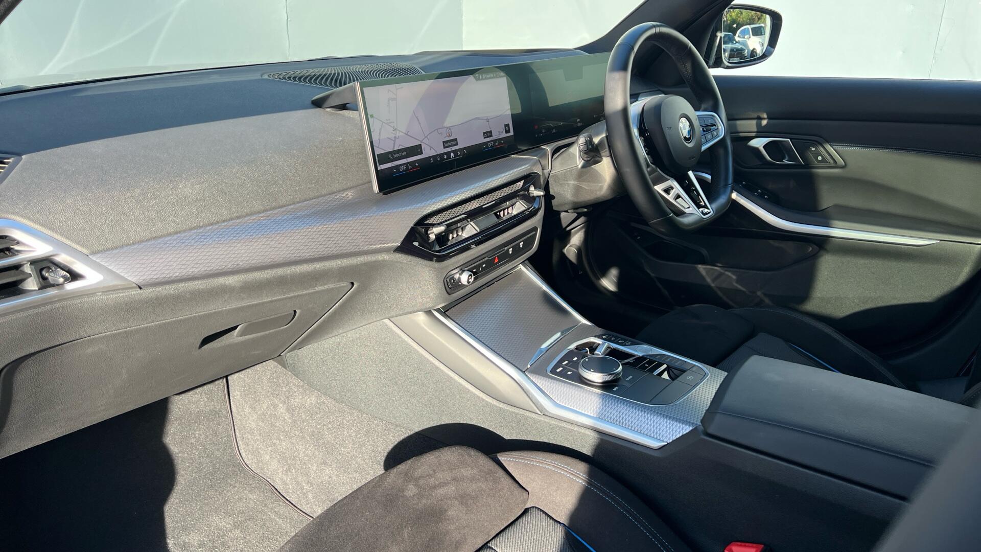 BMW 3 Series view 7
