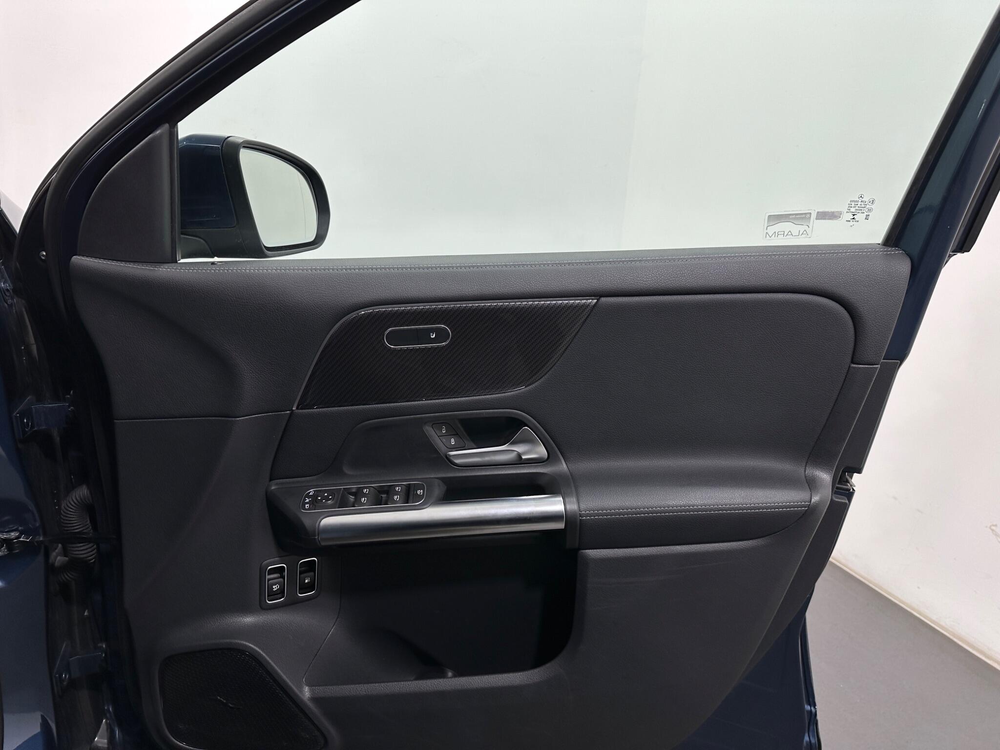 Mercedes-Benz Gla view 36