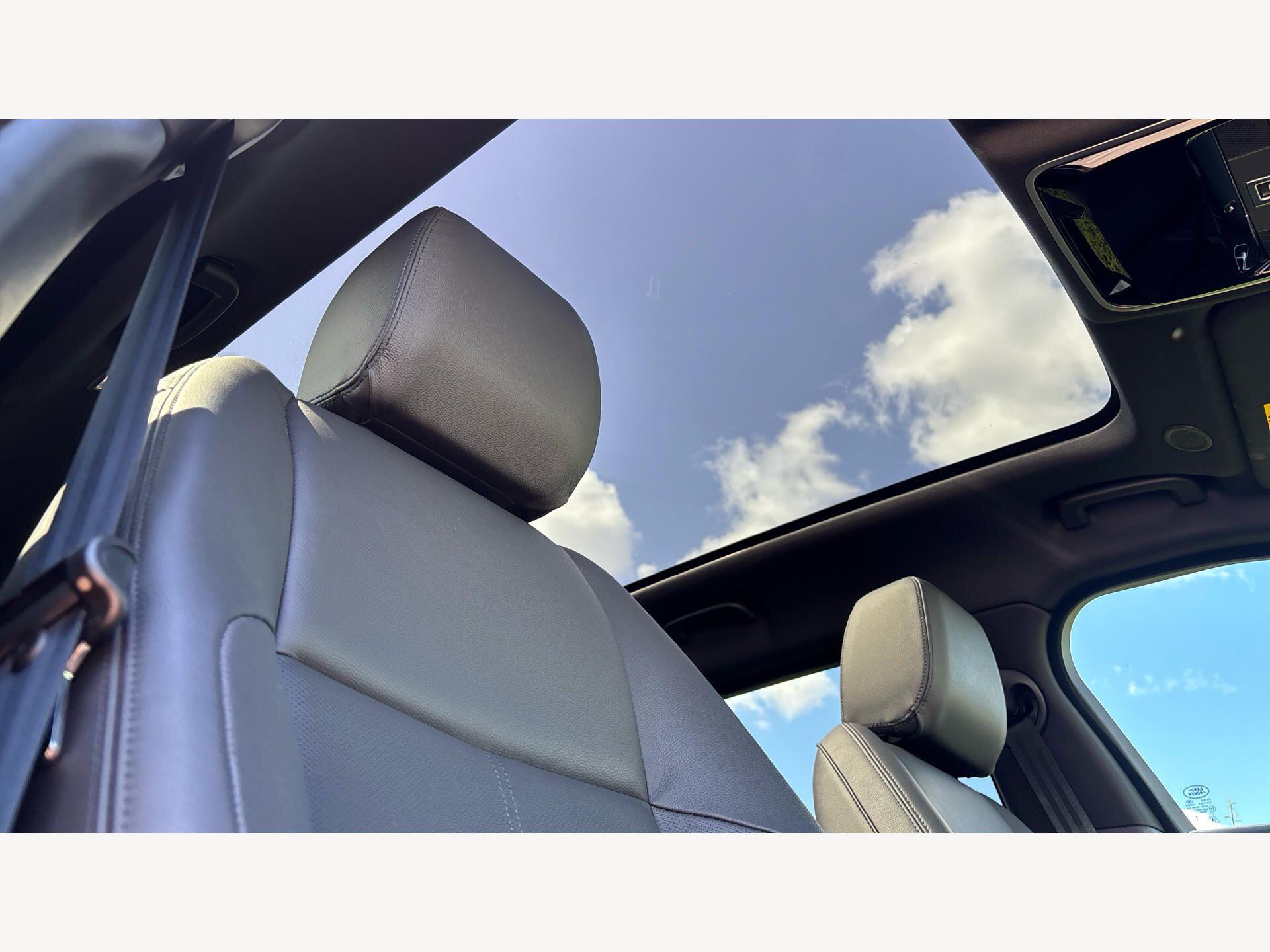 Land Rover Range Rover Velar view 24