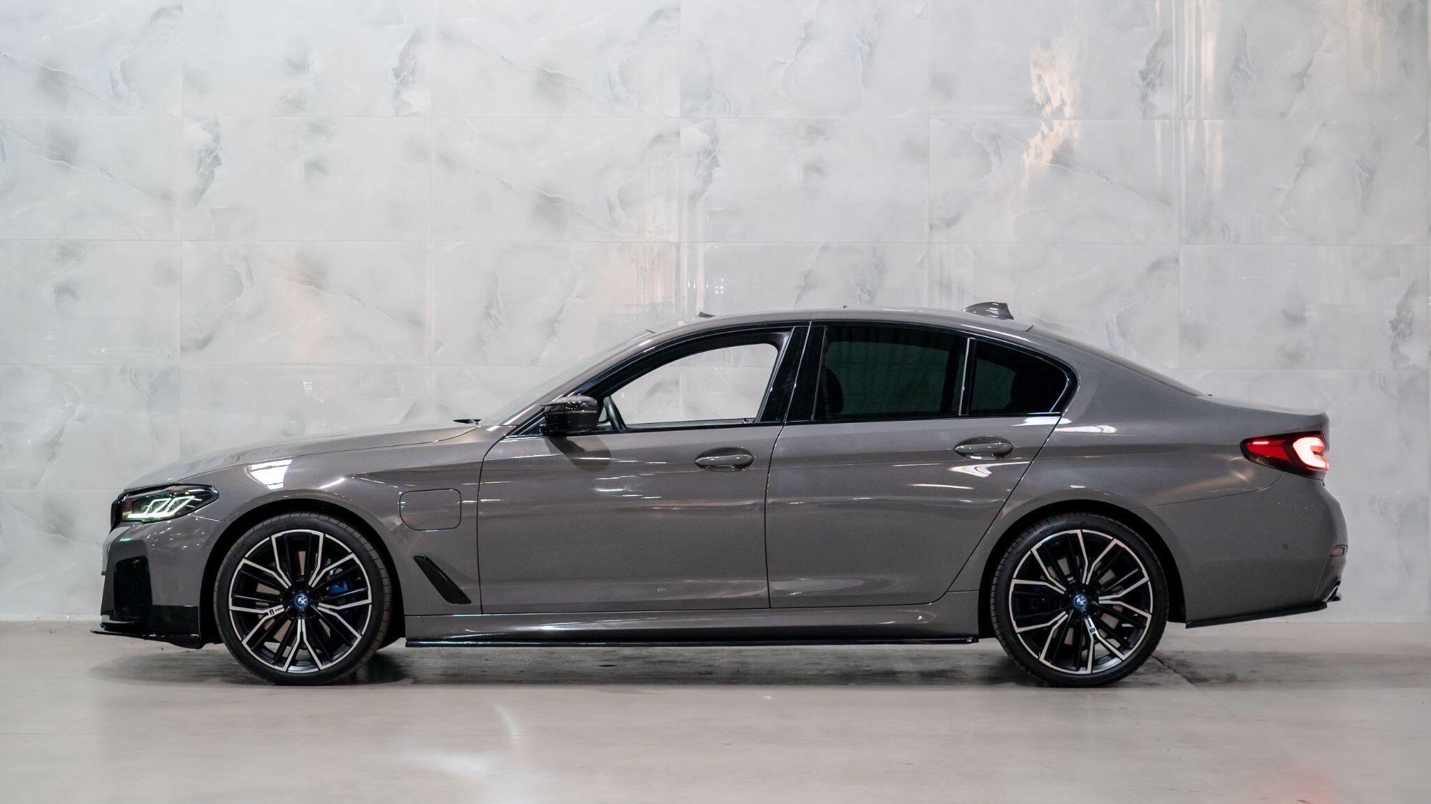 BMW 5 Series view 5