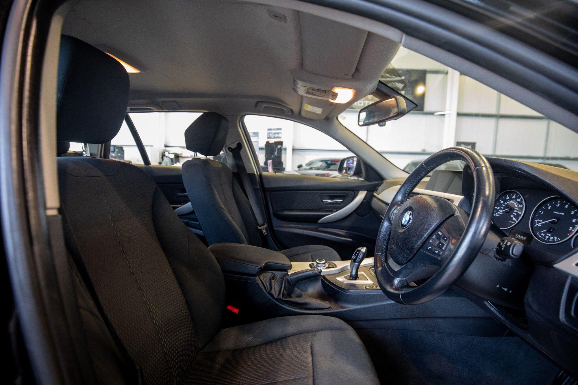 BMW 3 Series view 14