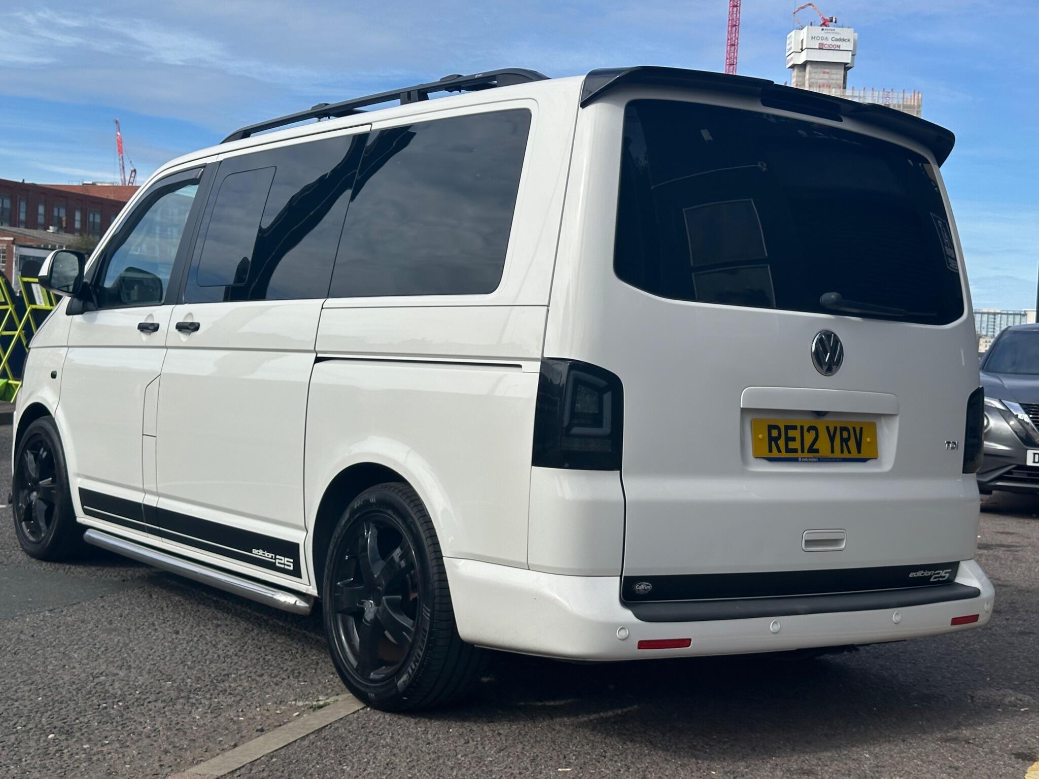 Volkswagen Caravelle view 42