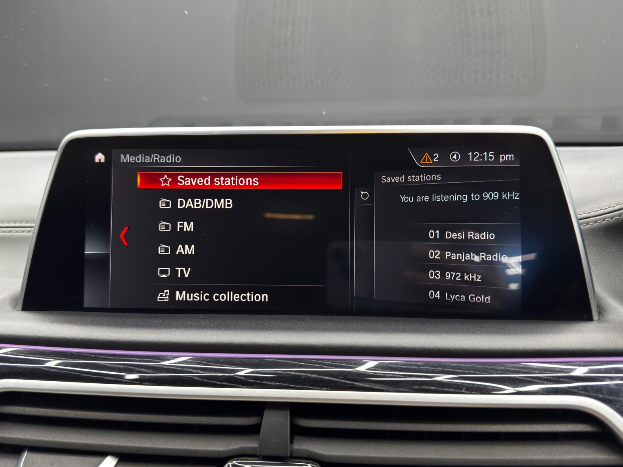 BMW 7 Series view 32