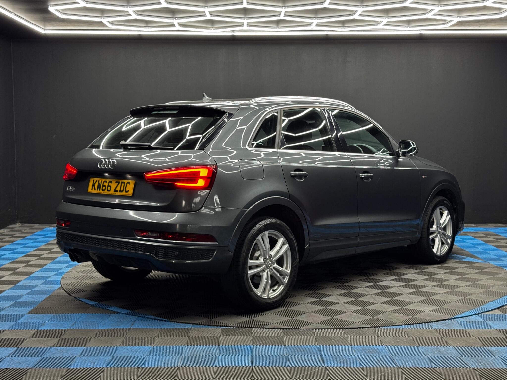 Audi Q3 view 5