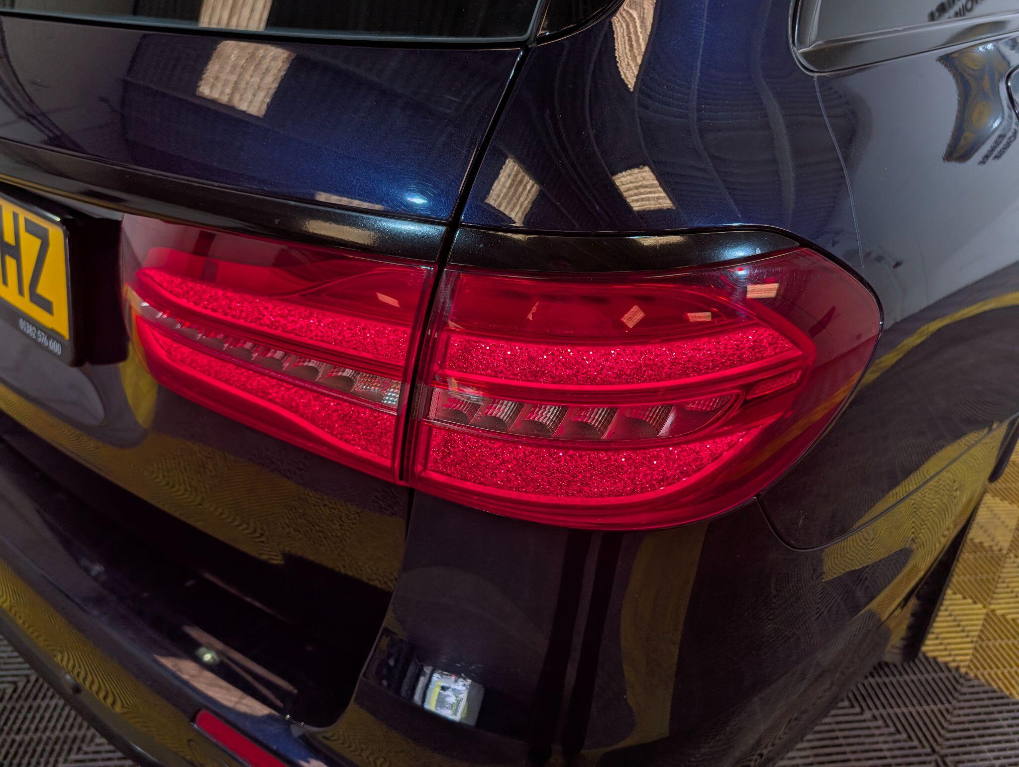 Mercedes-Benz E-Class view 64