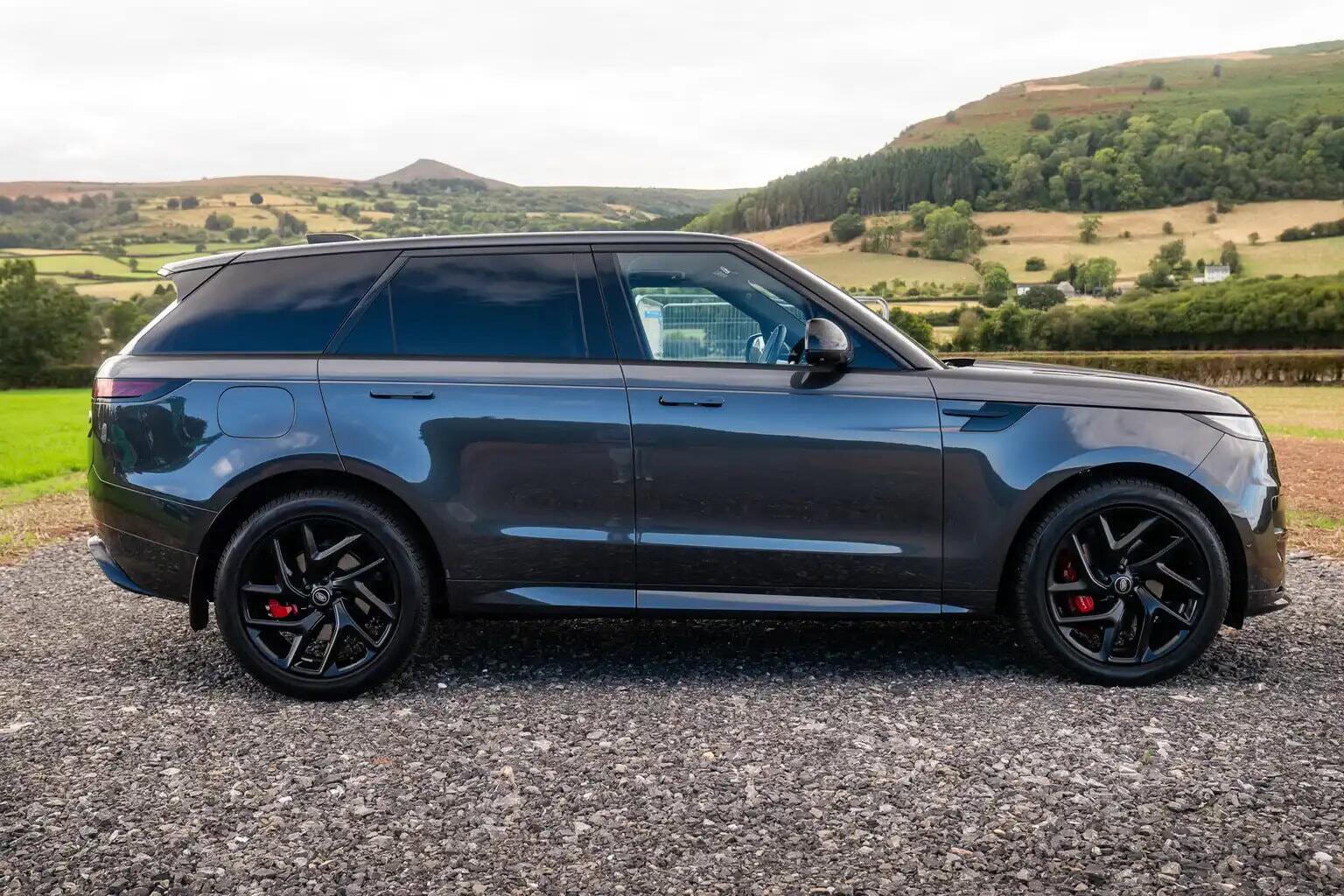 Land Rover Range Rover Sport view 3