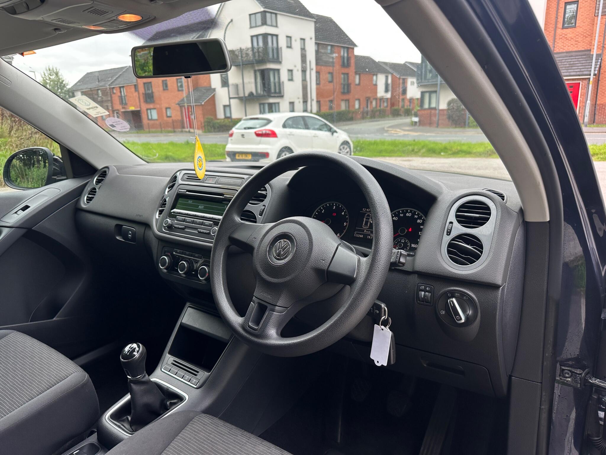 Volkswagen Tiguan view 12