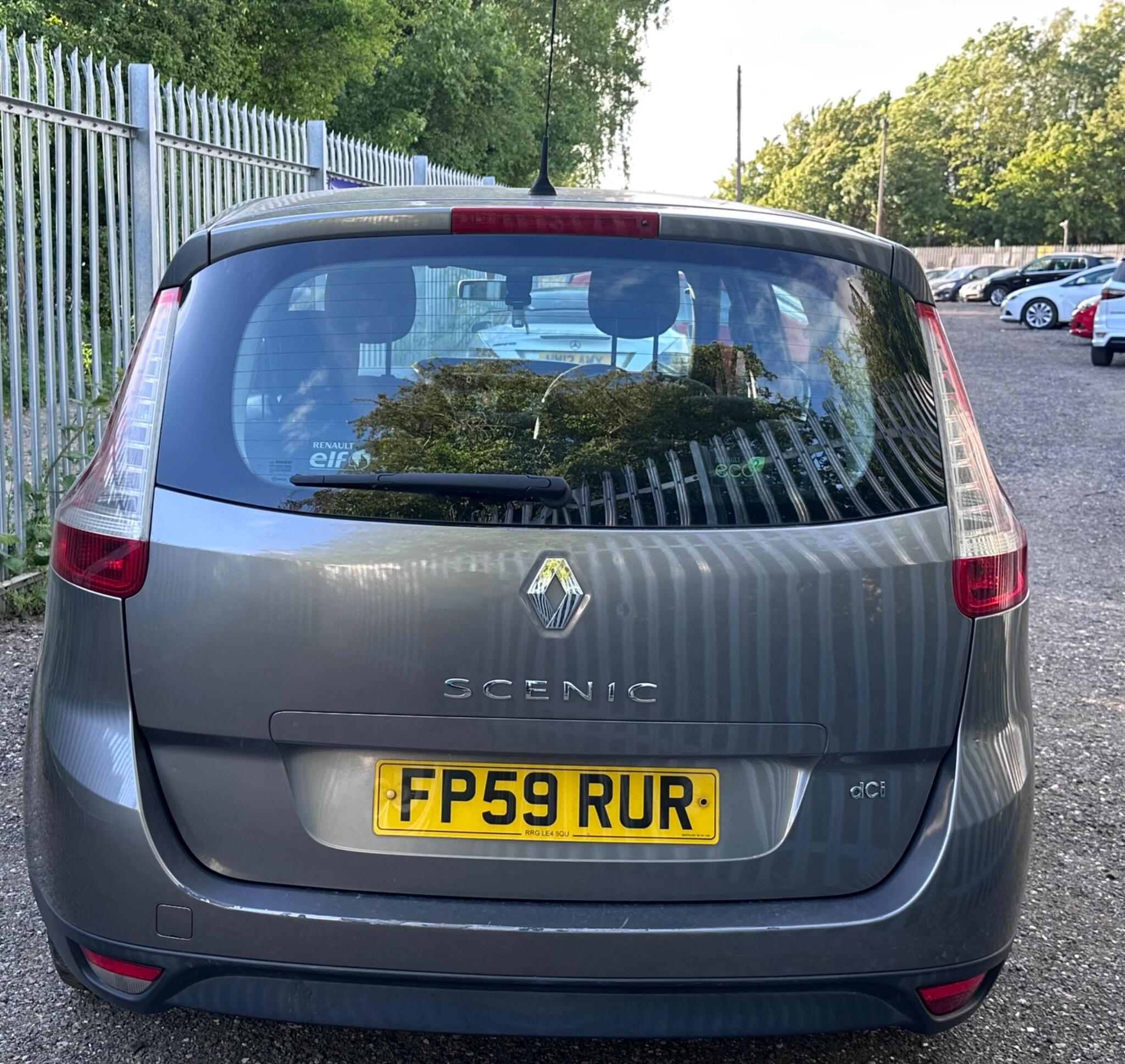 2010 Renault Grand Scenic image 9