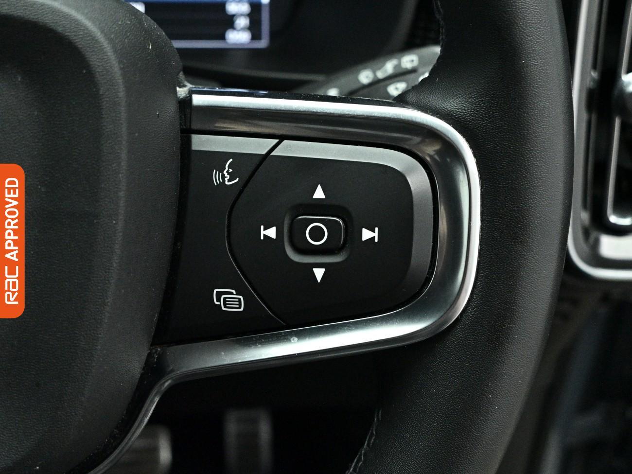 Volvo XC40 view 23