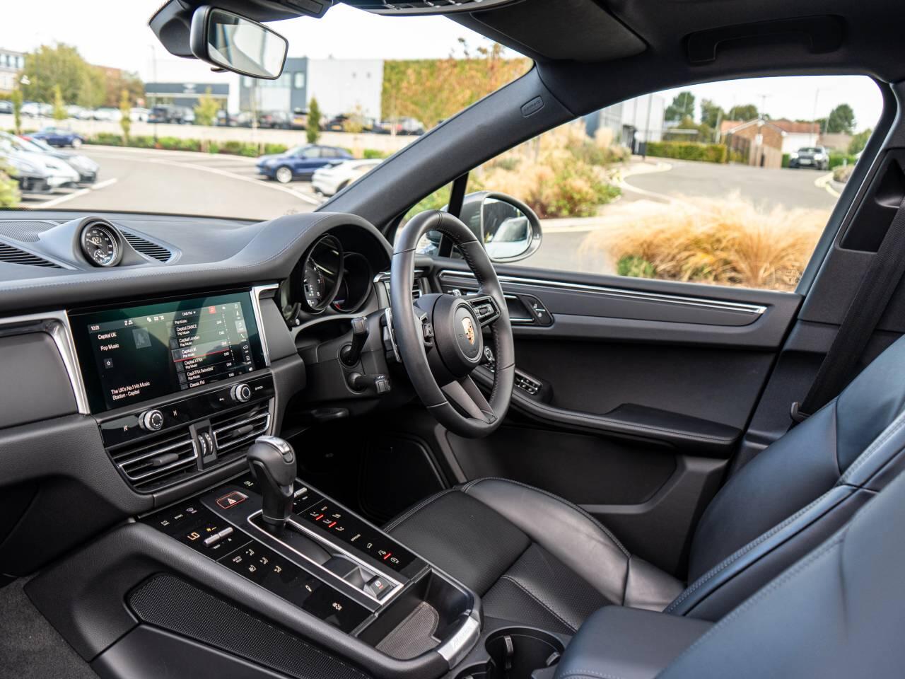Porsche Macan view 29