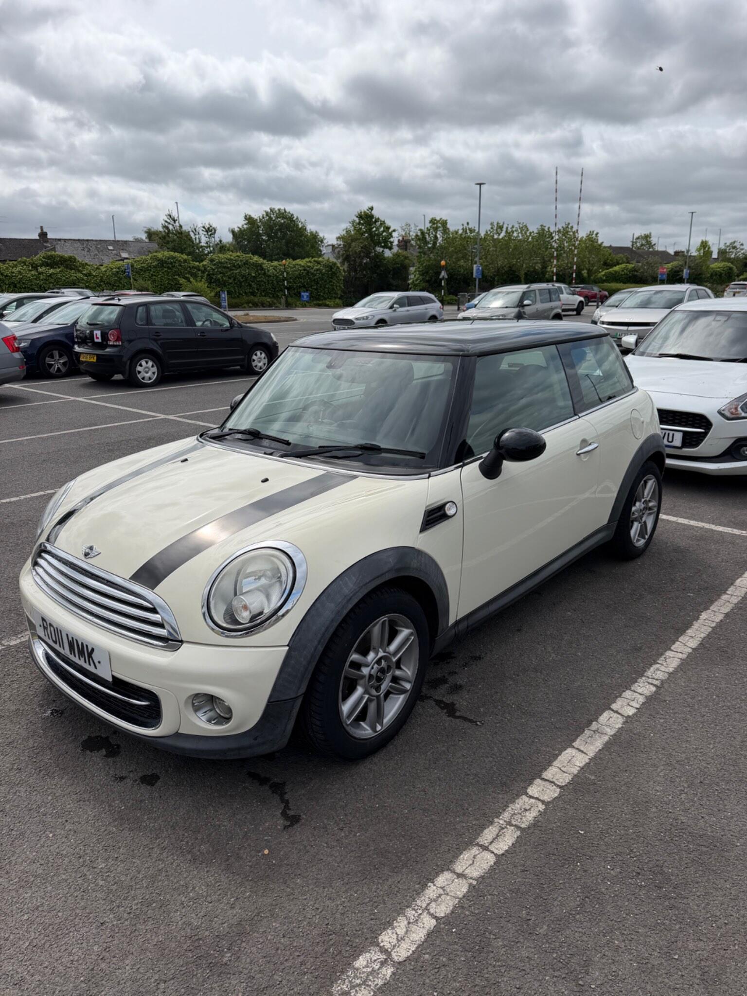 Her MINI Cooper D, RO11 WMK