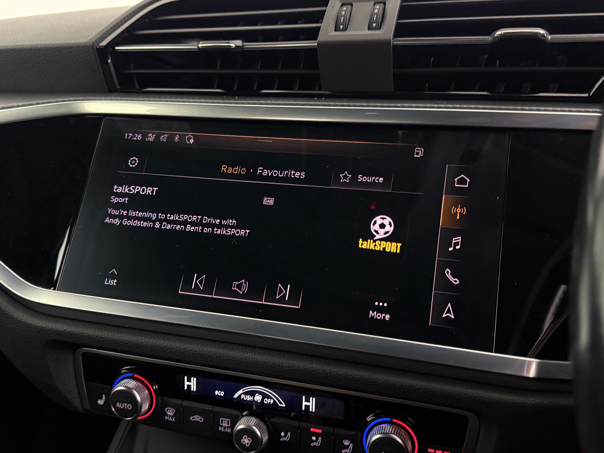 Audi Q3 view 31