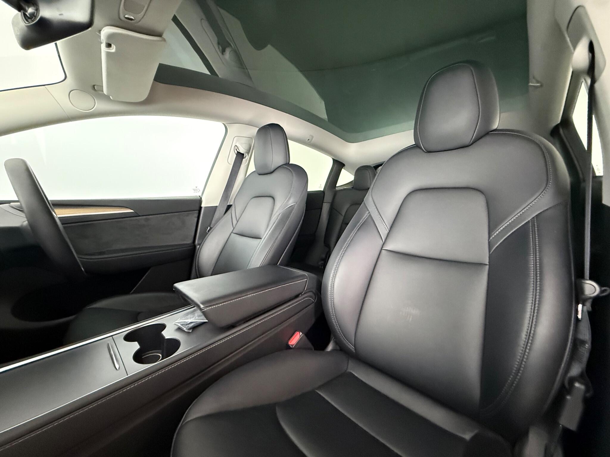 Tesla Model Y view 32