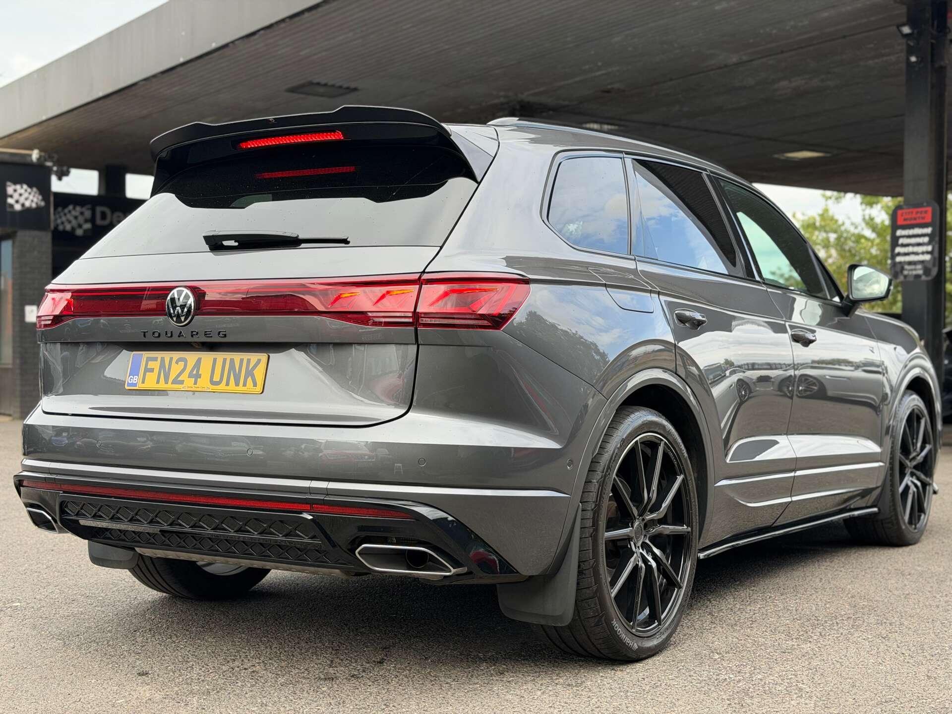 Volkswagen Touareg view 2