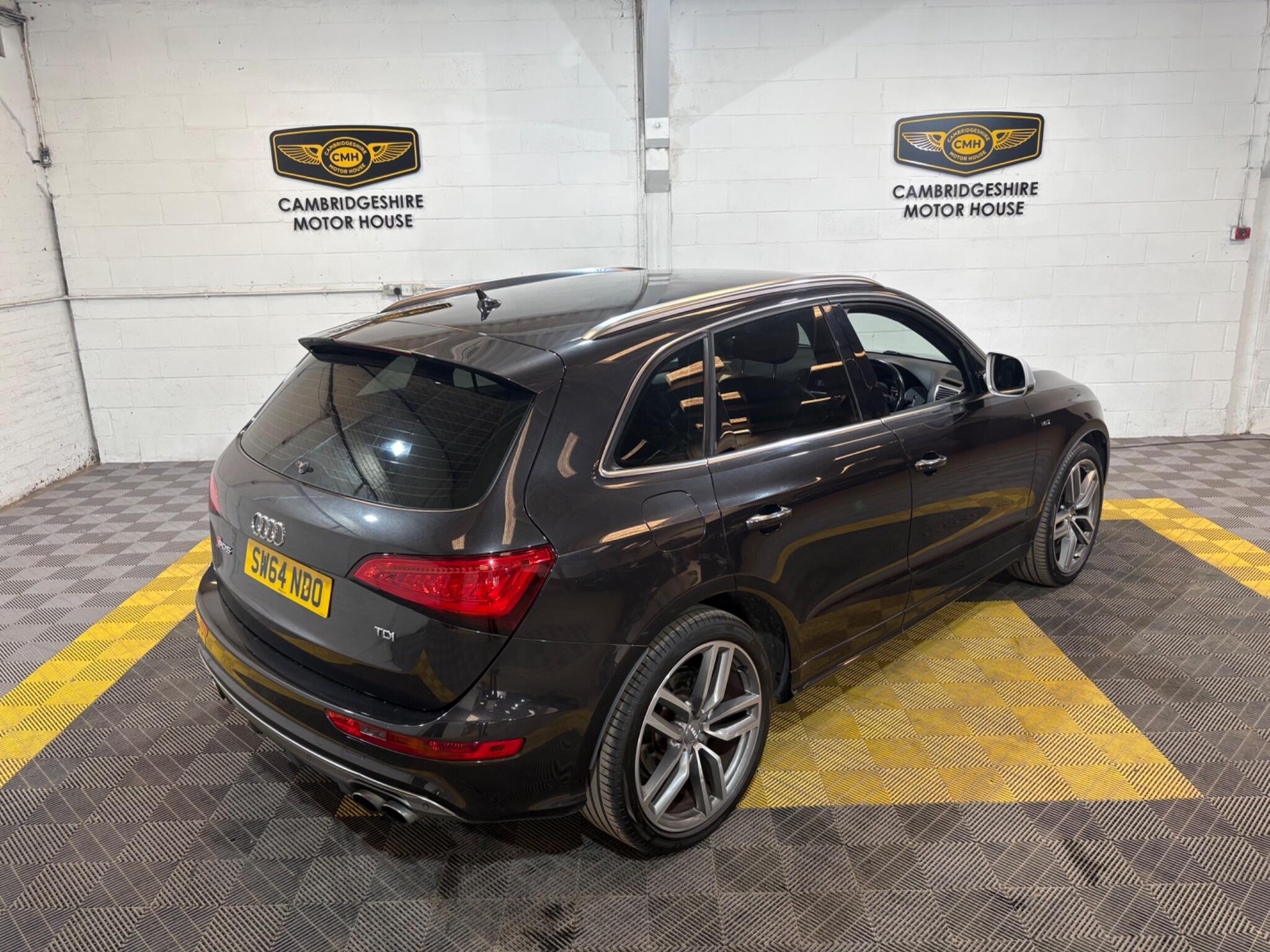 Audi SQ5 view 16