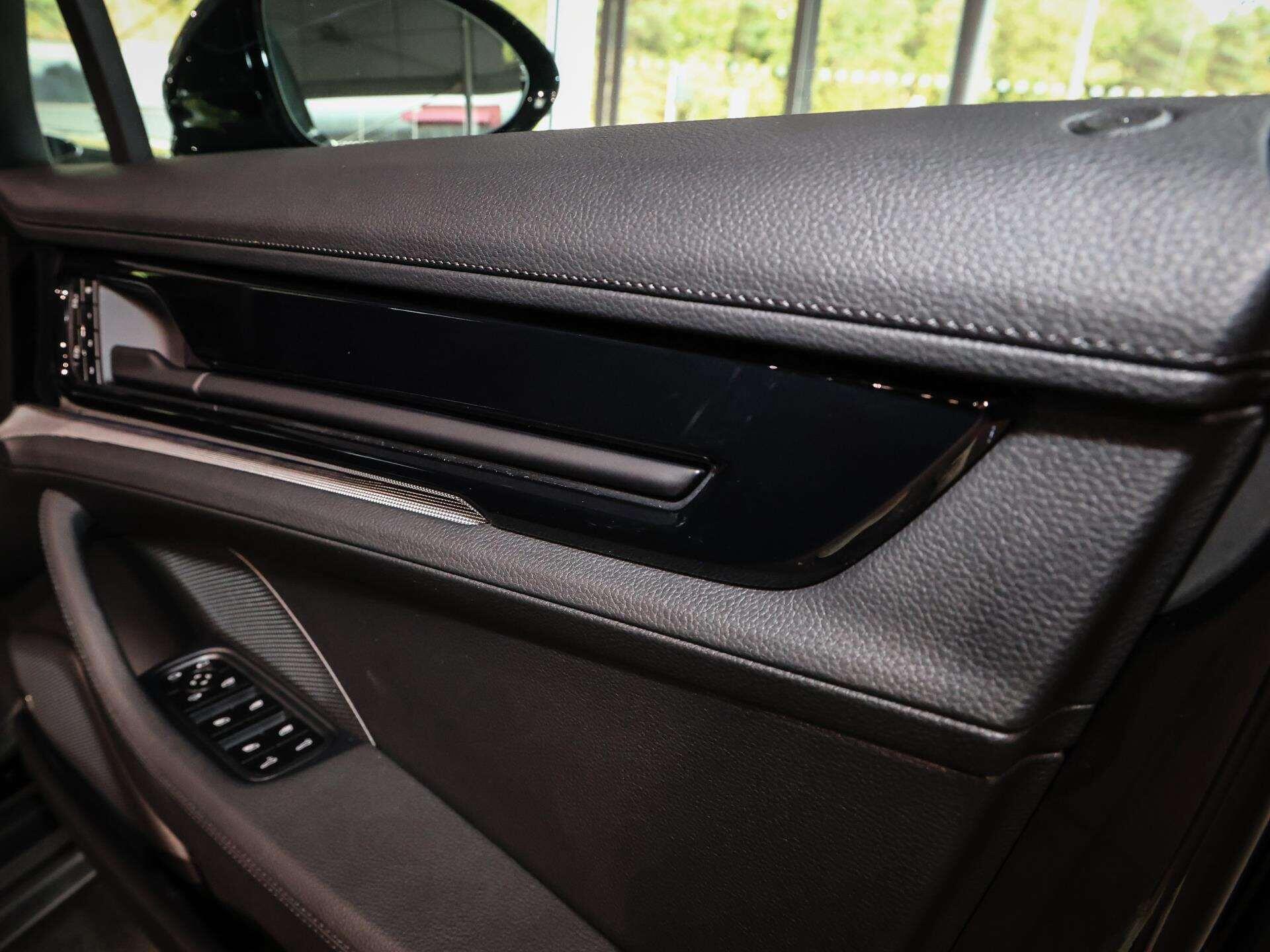 Porsche Panamera view 26