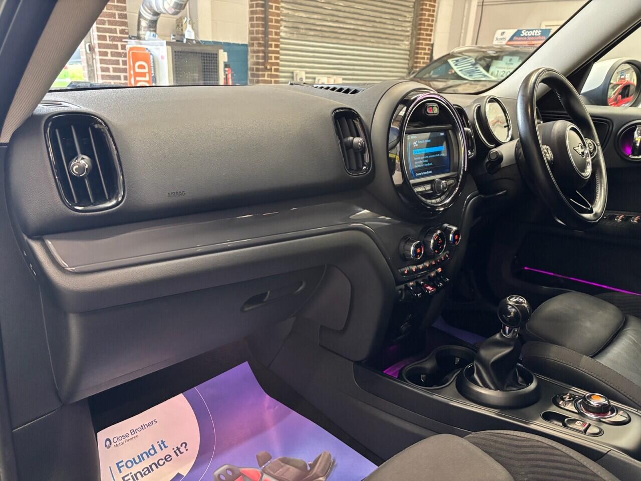 Mini Countryman view 26