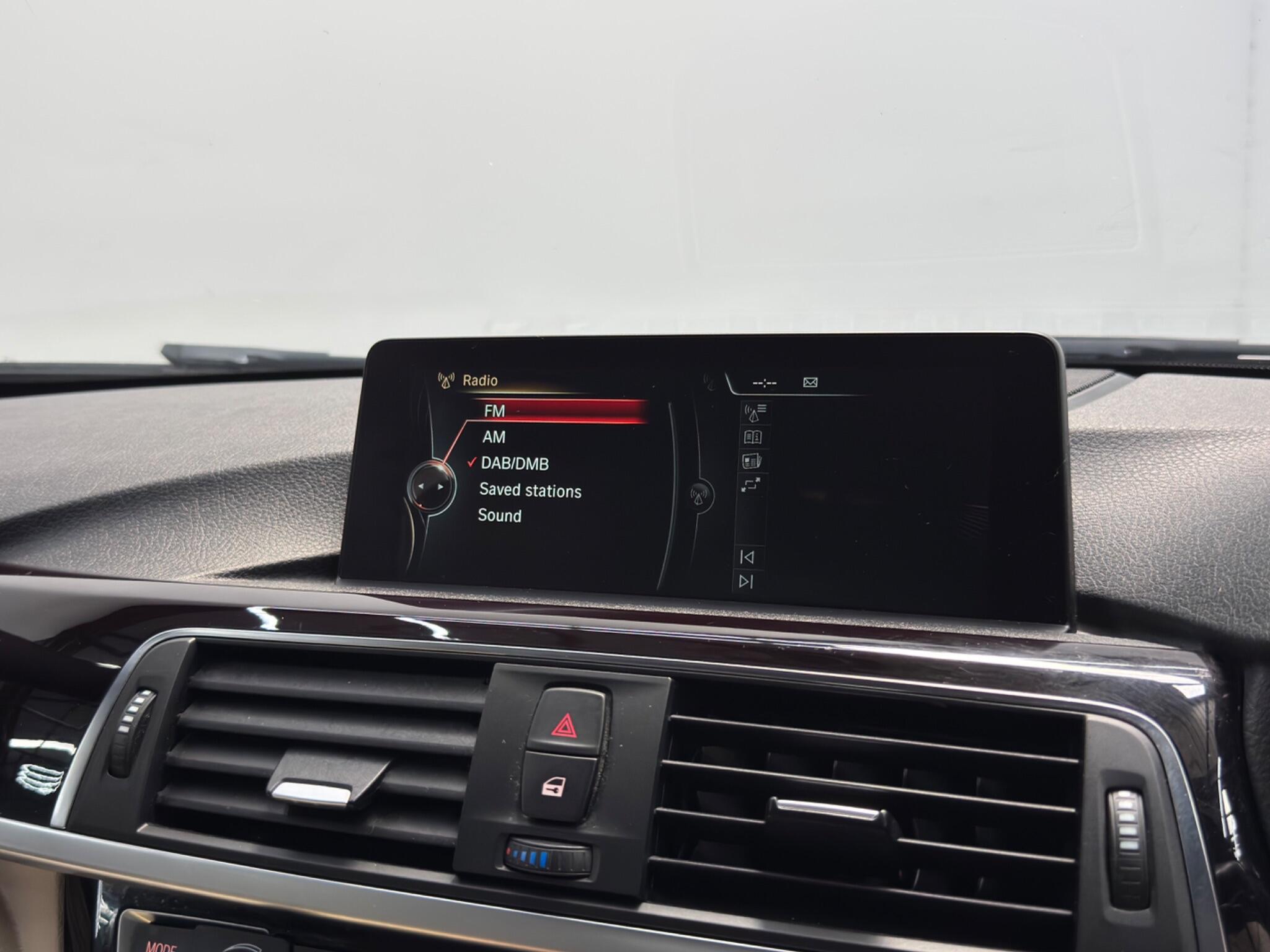 BMW 3 Series view 25