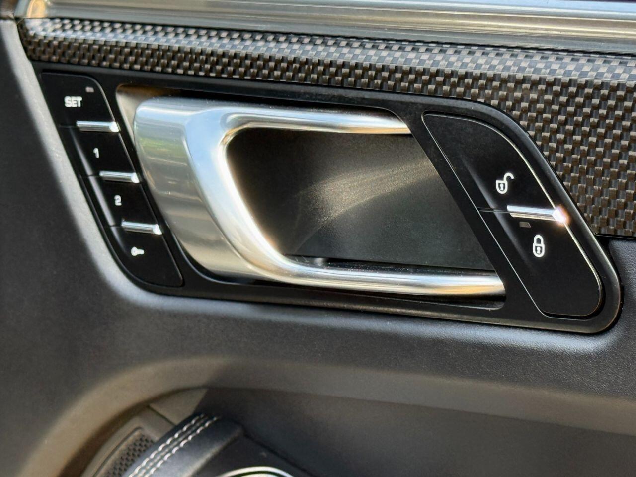 Porsche Macan view 30