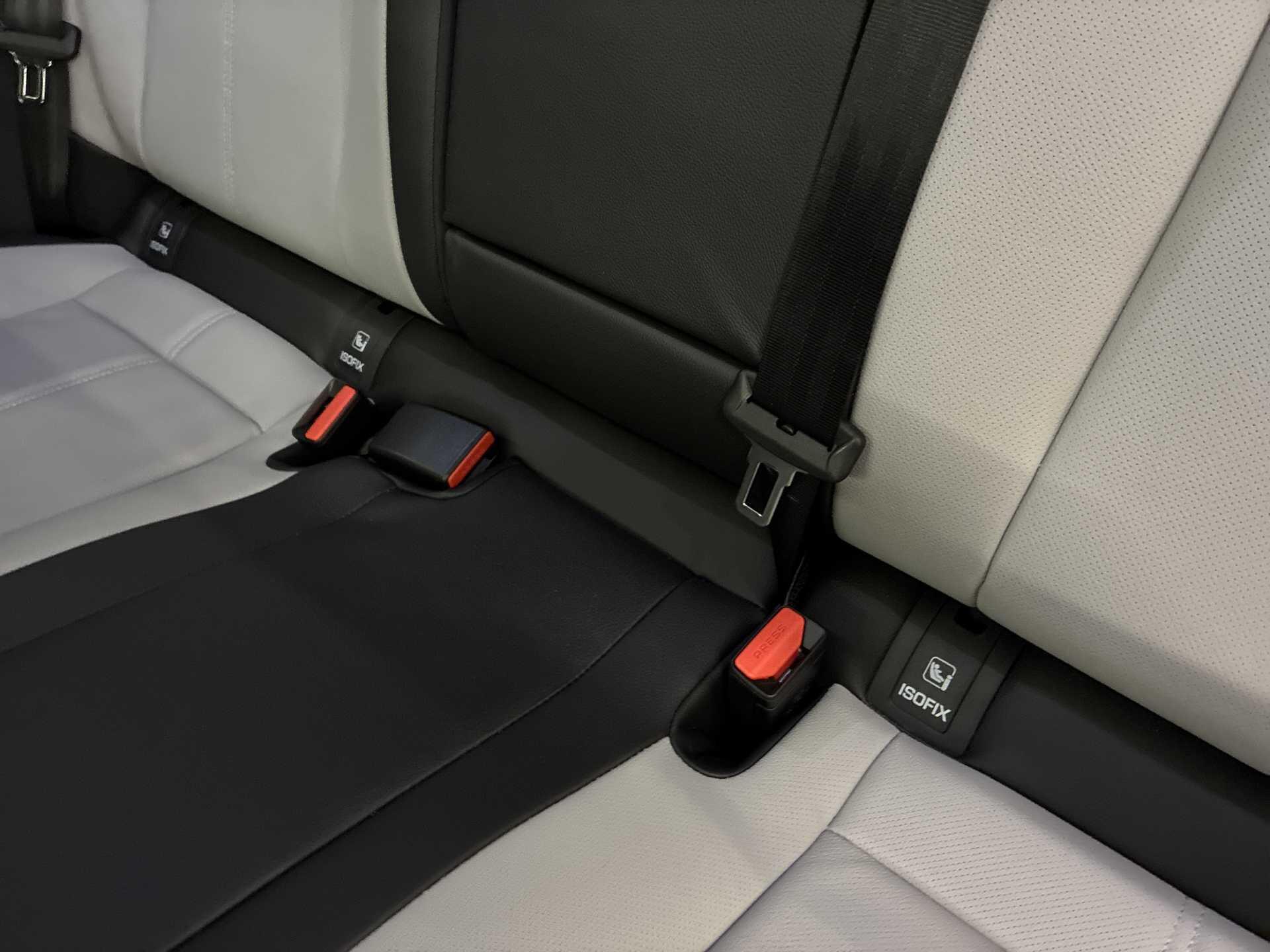 Land Rover Range Rover Velar view 30