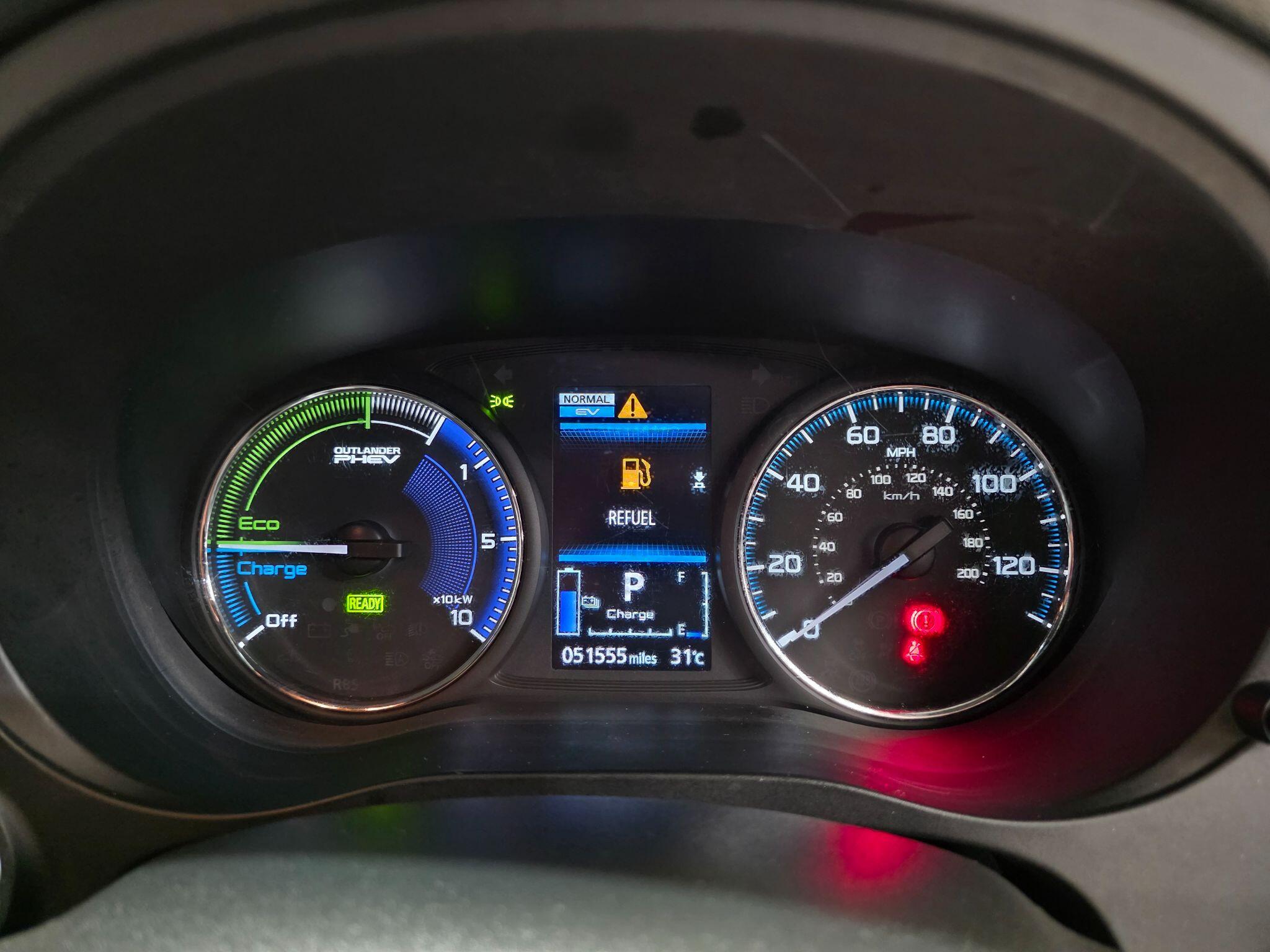 Mitsubishi Outlander view 11